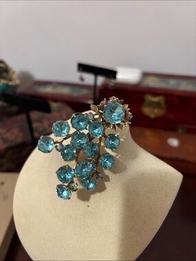 Blue Crystal Cluster brooch - Women Jewelry